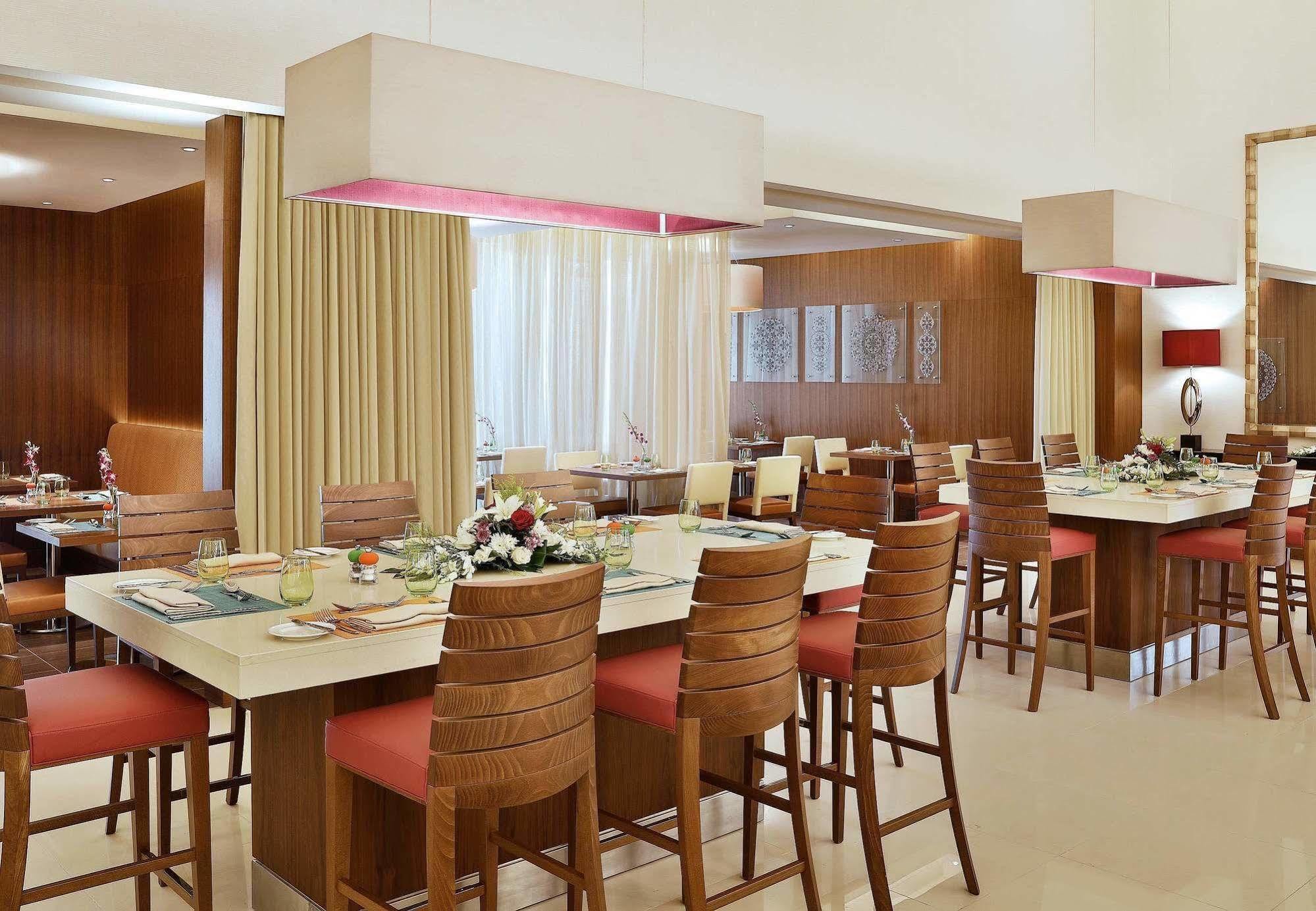Courtyard By Marriott Riyadh Olaya Extérieur photo